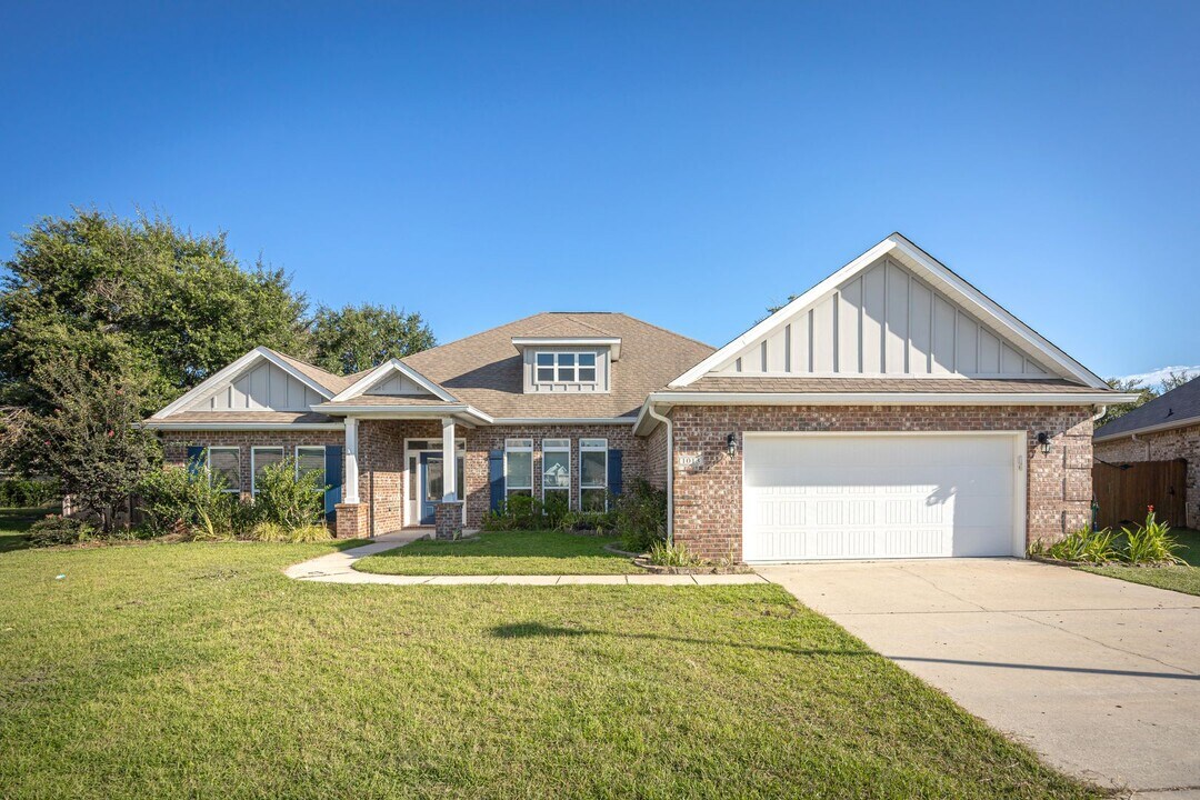 1013 Silverbell Cv in Ocean Springs, MS - Building Photo