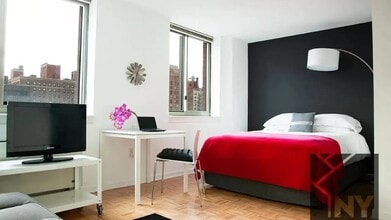 475 9th Ave, Unit 22G in New York, NY - Building Photo - Building Photo