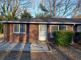 8 Thornwood Ln, Unit 8 in Murphysboro, IL - Building Photo - Building Photo