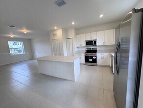1182 W Palm Ter in Florida City, FL - Foto de edificio - Building Photo