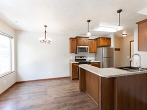 Spring Townhomes in Sioux Falls, SD - Building Photo - Building Photo