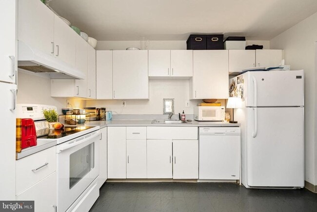 property at 3 N Christopher Columbus Blvd