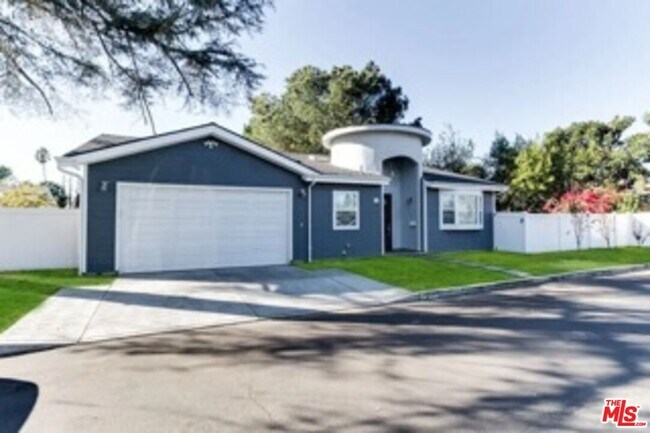 7311 Gaviota Ave in Los Angeles, CA - Building Photo - Building Photo