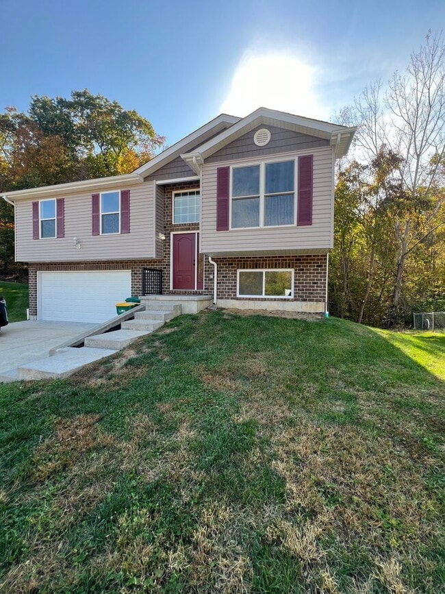 property at 919 Foster Ct