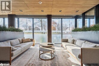 21 Park St E in Mississauga, ON - Building Photo - Building Photo