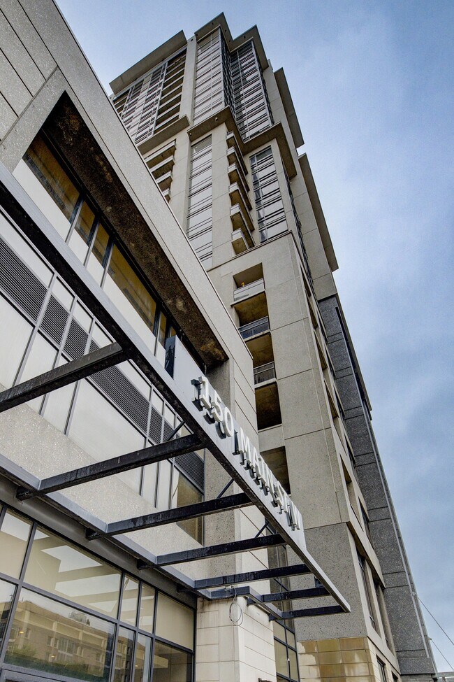 150 Main St W in Hamilton, ON - Building Photo - Building Photo