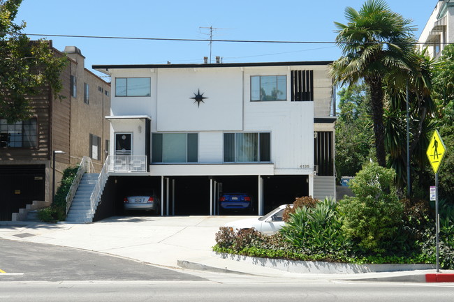 4135 Laurel Canyon Blvd in Studio City, CA - Foto de edificio - Building Photo