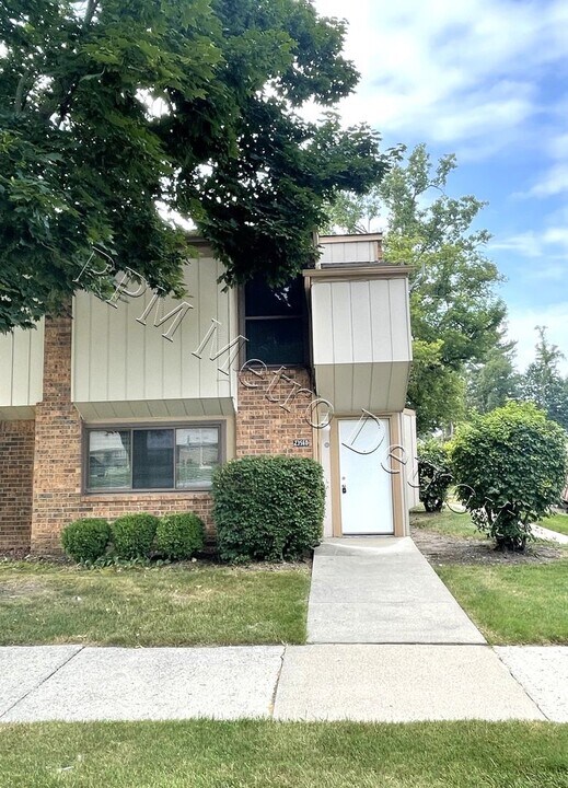 23560 Lahser Rd in Southfield, MI - Building Photo