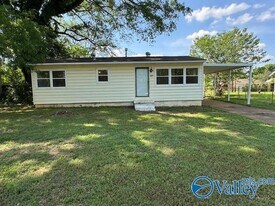 3510 Oleander Rd SW in Huntsville, AL - Building Photo