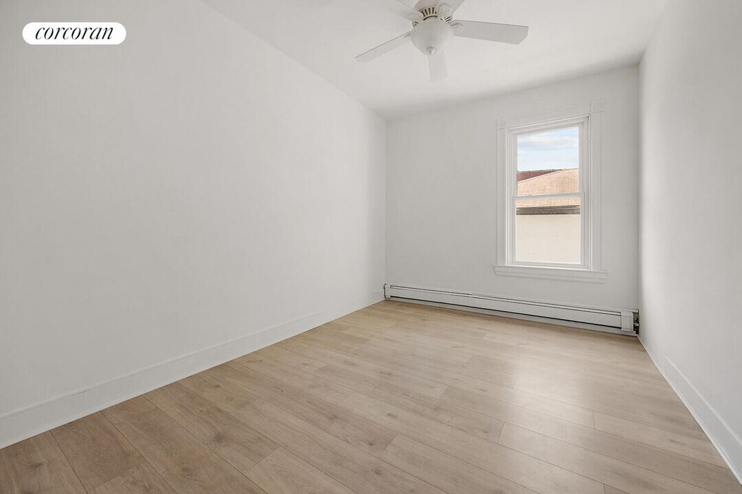 31 Seeley St in Brooklyn, NY - Building Photo