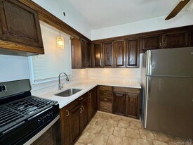 15-14 200th St in Queens, NY - Building Photo