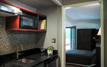 10810 Country Club Rd, Unit Studio in Bull Valley, IL - Building Photo - Building Photo