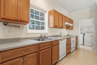 203 Christine Ct in Chapel Hill, NC - Building Photo - Building Photo