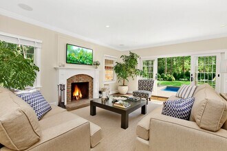 57 Edwards Hole Rd in East Hampton, NY - Building Photo - Building Photo