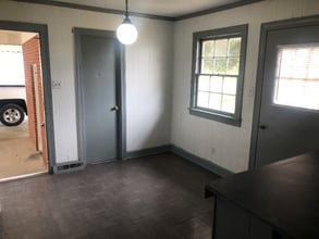 7613 Hwy 58 in Stantonsburg, NC - Foto de edificio - Building Photo