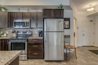 100-100 Creek Bend Rd in Winnipeg, MB - Building Photo - Building Photo