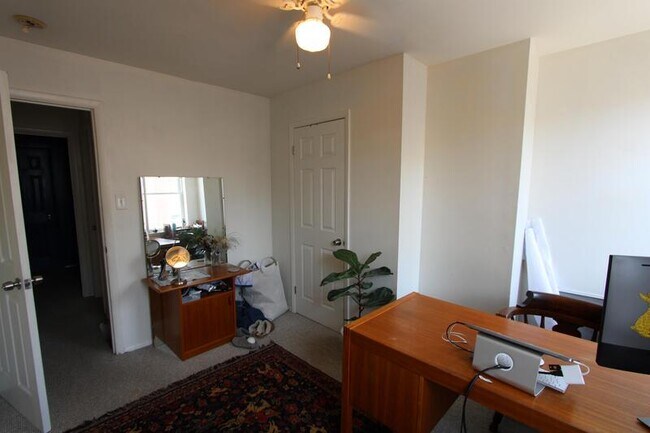 2311 Hunter St photo'