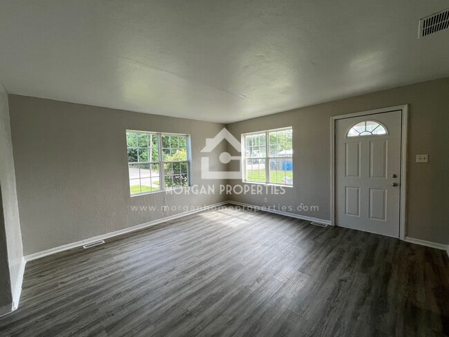 211 Vasbinder Dr in Anderson, IN - Foto de edificio - Building Photo