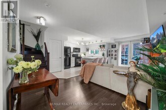 19-19 Hays Blvd in Oakville, ON - Building Photo - Building Photo