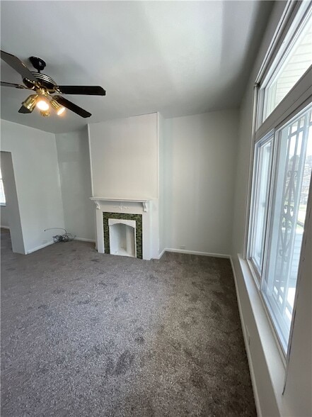 1367 Montezuma St in Pittsburgh, PA - Foto de edificio - Building Photo