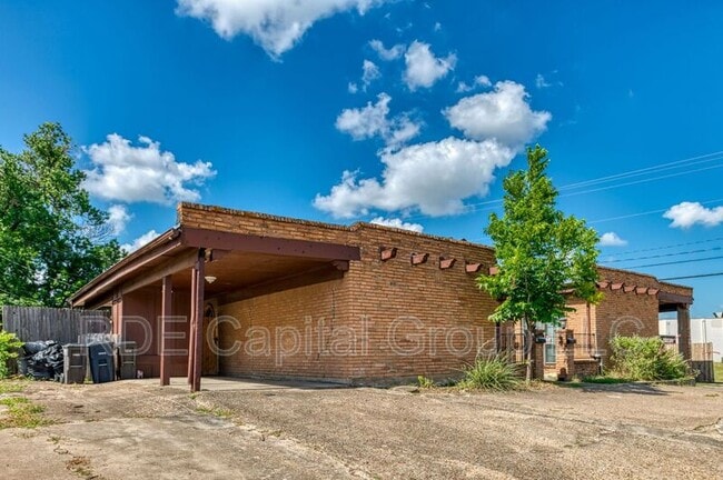 5302 Wonder Dr