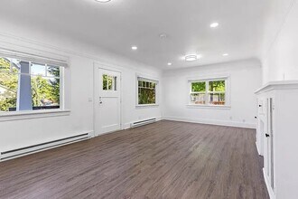 6541 SE 89th Ave, Unit A in Portland, OR - Foto de edificio - Building Photo