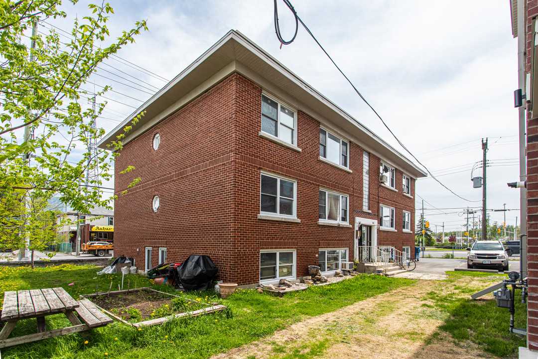 340–376 Tillbury Avenue in Ottawa, ON - Building Photo