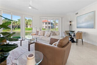 800 L'Ambiance Cir in Naples, FL - Building Photo - Building Photo