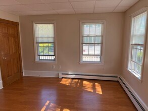 2 Fremont St, Unit 1 in Plymouth, MA - Foto de edificio - Building Photo