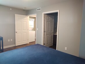 825 Kirkwood Pkwy SW in Cedar Rapids, IA - Foto de edificio - Building Photo