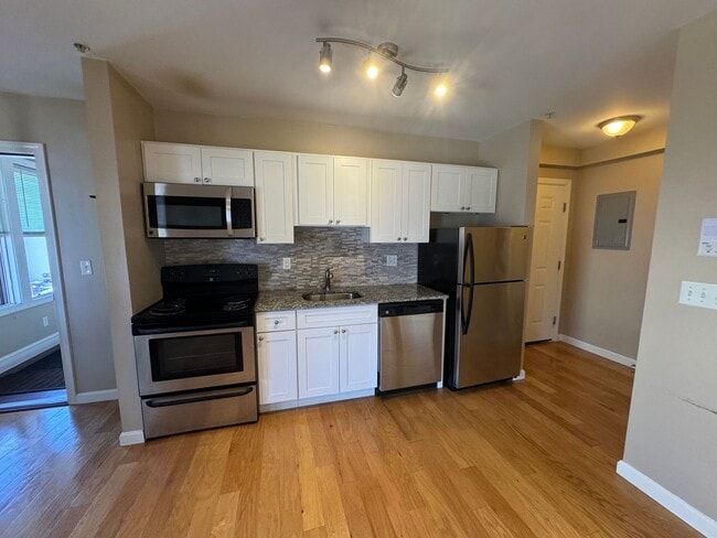 53 Chelsea St, Unit 1