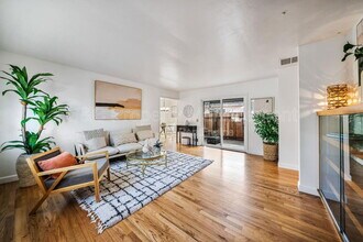 582 Newton St in Monterey, CA - Building Photo - Building Photo