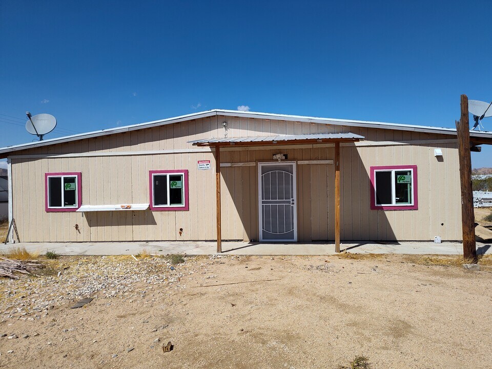 10255 High Rd in Lucerne Valley, CA - Building Photo