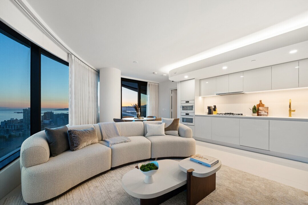 1033 Nelson St. in Vancouver, BC - Building Photo