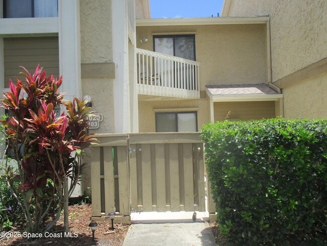 1020 Abada Ct NE in Palm Bay, FL - Foto de edificio - Building Photo