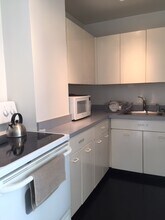 2400 N Lakeview Ave, Unit 1017 in Chicago, IL - Foto de edificio - Building Photo