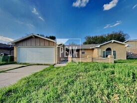 411 Thomas Chapel Dr in Arlington, TX - Building Photo