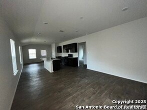 324 Middle Grn Lp in Floresville, TX - Building Photo - Building Photo