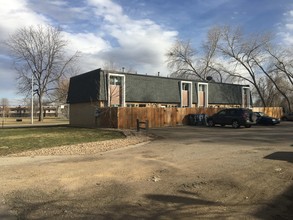 303 Emery Dr in Longmont, CO - Foto de edificio - Building Photo