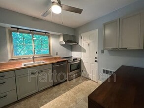 240 Kimberly Ave in Asheville, NC - Building Photo - Building Photo