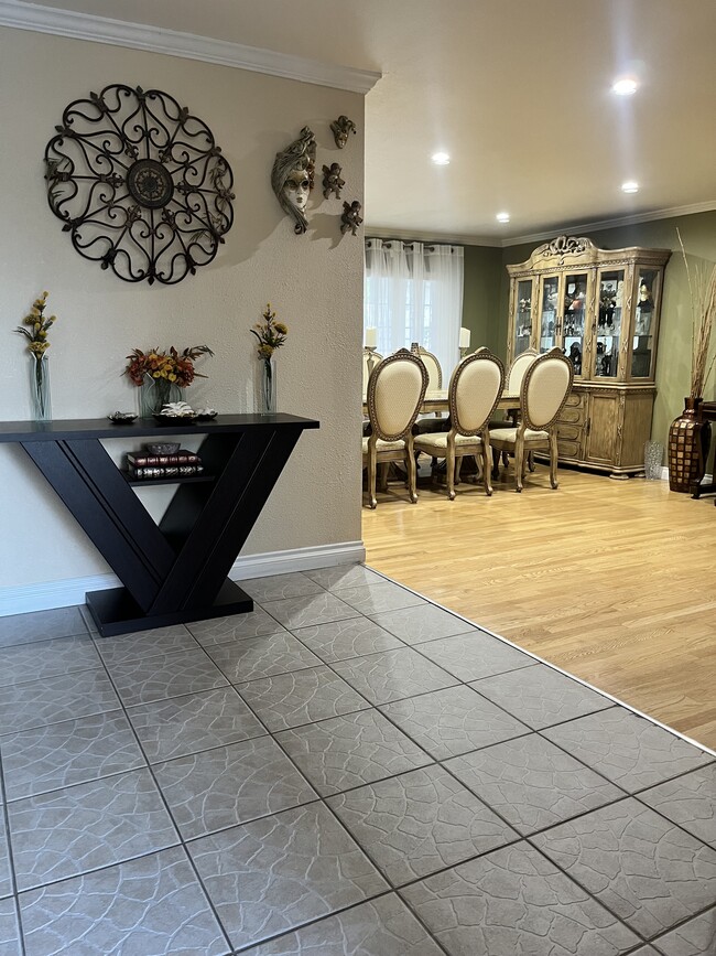 19926 Cantara St in Winnetka, CA - Foto de edificio - Building Photo