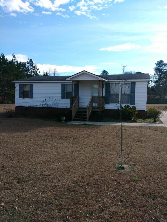 387 Deanne Ln in Coats, NC - Building Photo