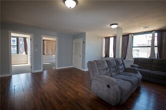 285 Main St in Woonsocket, RI - Building Photo - Building Photo