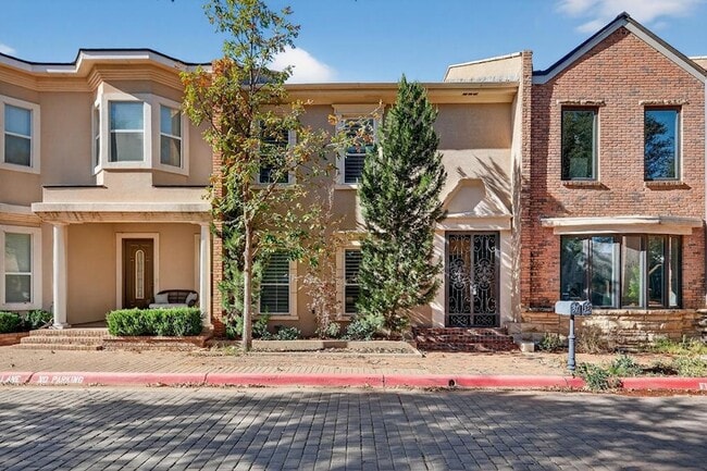 property at 37 Lafayette Pl