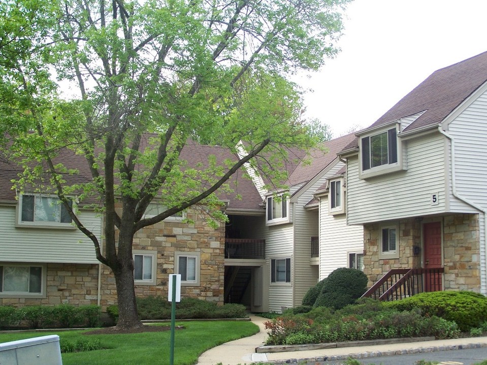 Heritage Square at Aberdeen in Matawan, NJ - Building Photo