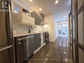 46 Bartonville Ave W in Toronto, ON - Building Photo - Building Photo