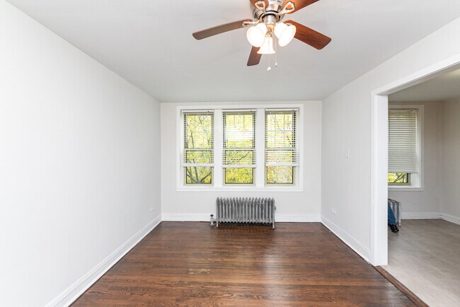 1300 E Madison Park in Chicago, IL - Building Photo - Building Photo