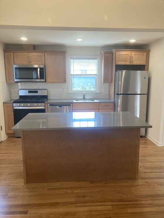 6 Naples St in Norwalk, CT - Building Photo