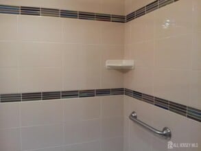 225 College Dr in Edison, NJ - Building Photo - Building Photo