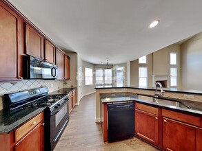 2410 Chandler Grove Dr in Buford, GA - Foto de edificio - Building Photo